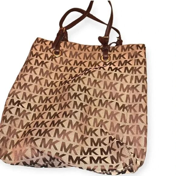 Large Michael Kors Khaki Brown Signature Shoulder Bag - Picture 2 of 6